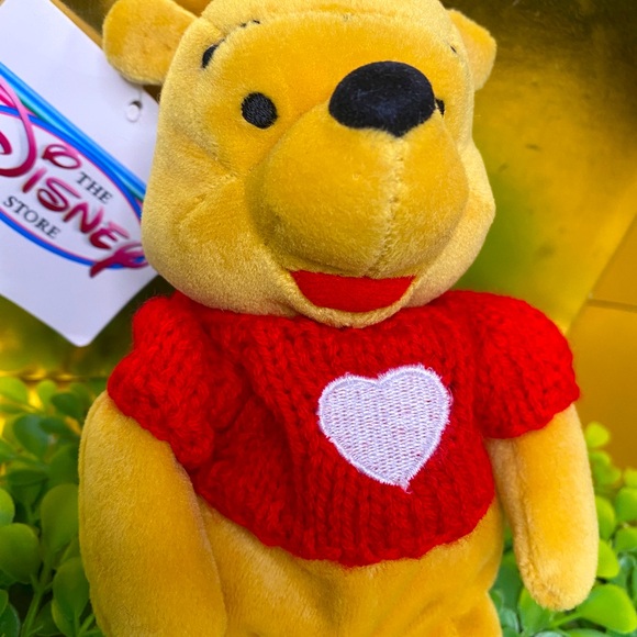 DISNEY STORE NWT 90s WINNIE THE POOH w/RED KNIT HEART SWEATER BEAN BAG PLUSH 8” - Picture 9 of 12